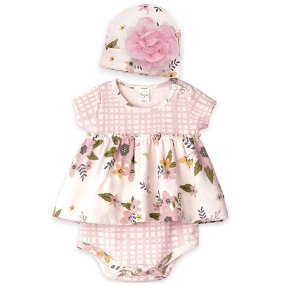 ▪️Blush Floral Skirted Bodysuit and Beanie